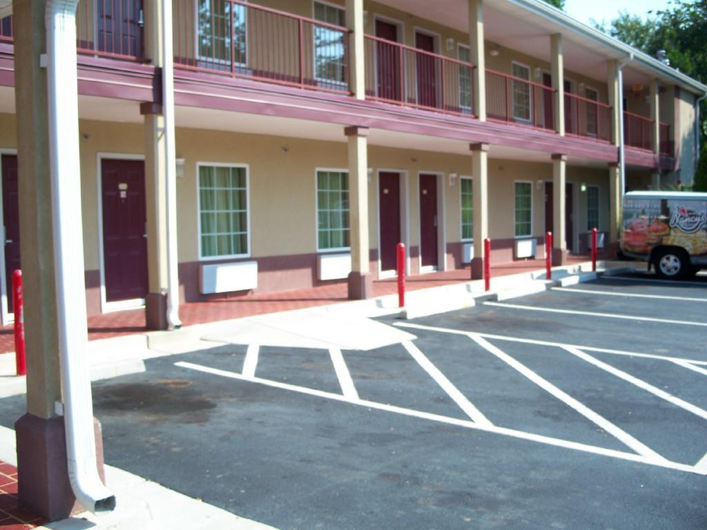Americas Best Value Inn - Мейблтон Экстерьер фото
