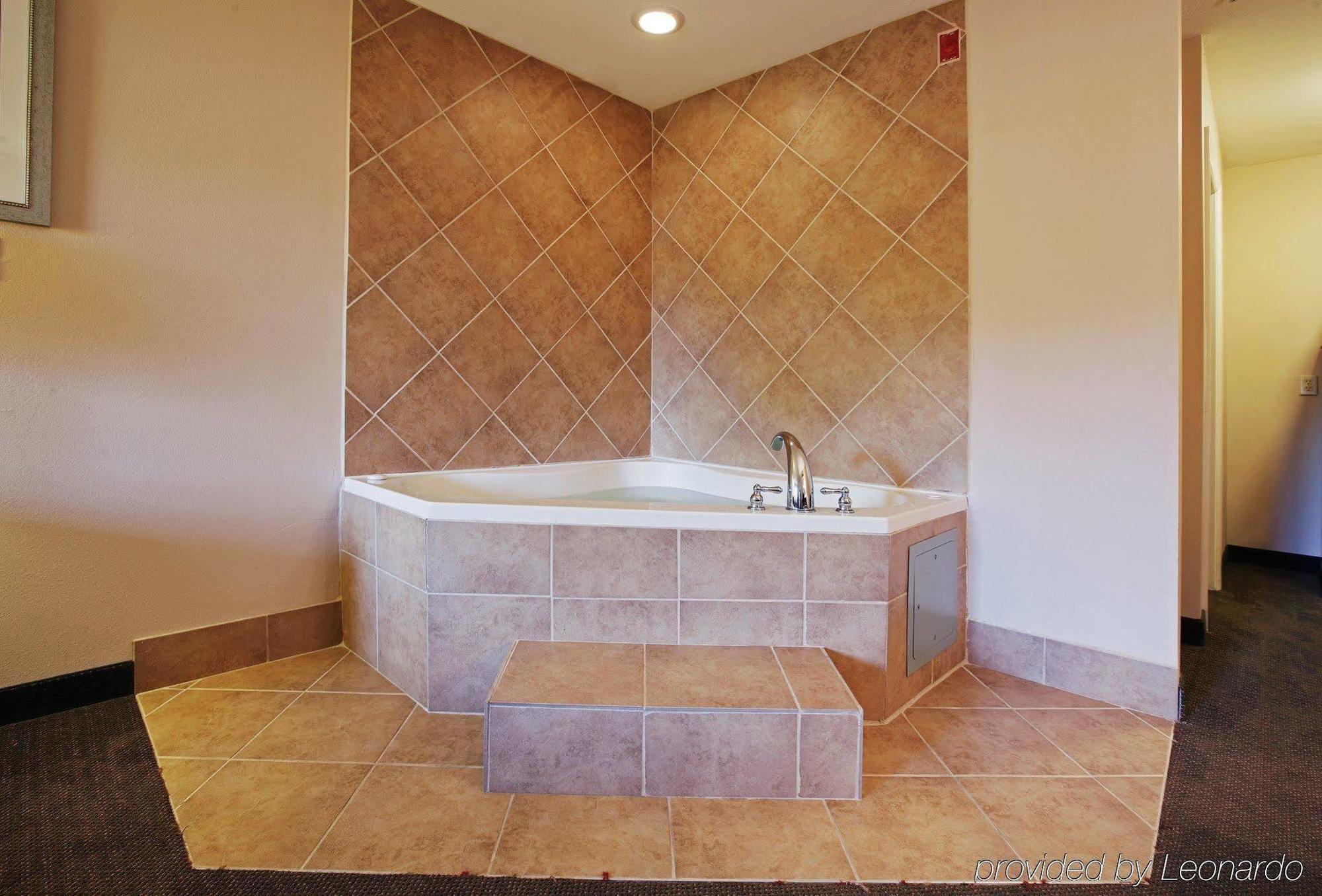 Americas Best Value Inn - Мейблтон Номер фото